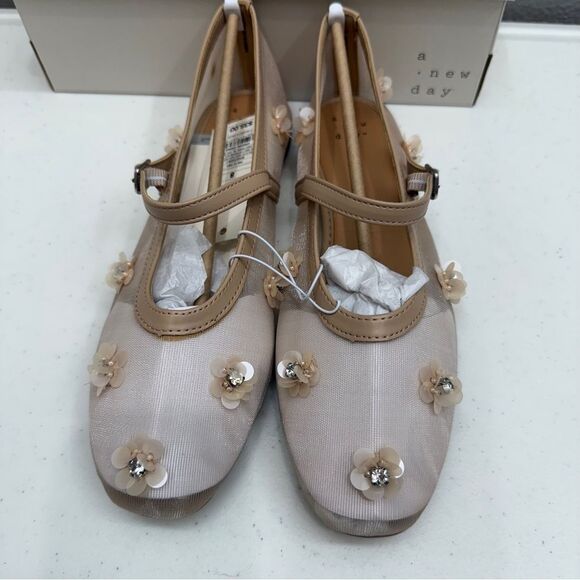 Mary Jane Shoes Size 8 Cream Floral Embellished Flats Memory Foam - Picture 3 of 9